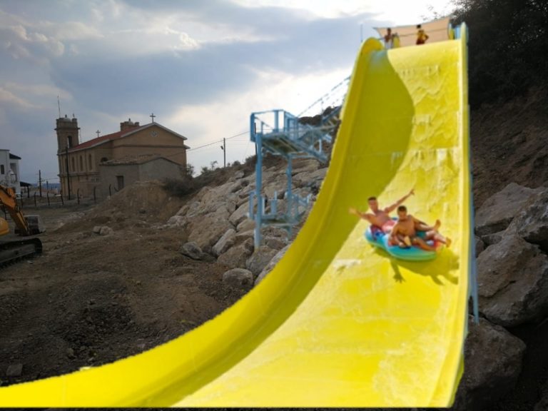 KORMAKITIS  WATER PARK – Νεροτσουλήθρες και κυματοθραύστες