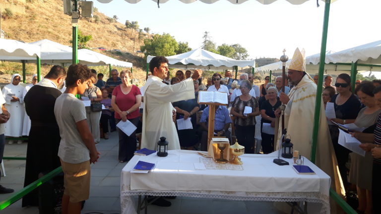 Προσκύνημα στον Άγιο Αντώνιο της Κυθρέας, εσπερινός για τον Άγιο Ρωμανό στο Βουνό.