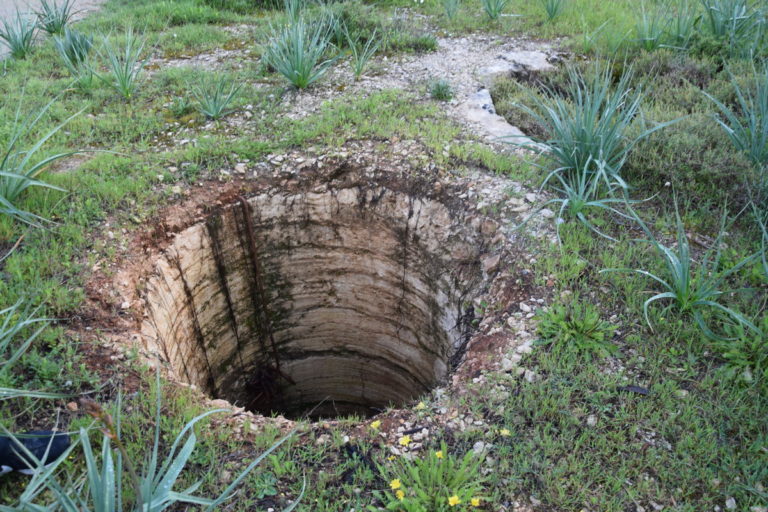 Πηγάδια παγίδες στους αγρούς του Κορμακίτη