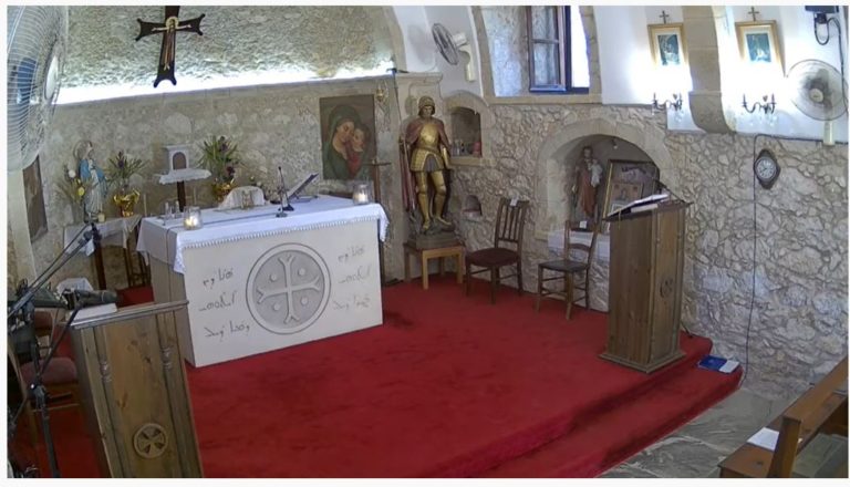 Τέλεση Θείας Λειτουργίας στο προαύλιο της Εκκλησίας στον Κορμακίτη και ζωντανή μετάδοση της Θείας Λειτουργίας