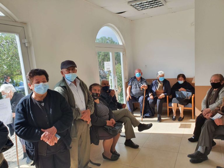 Εμβολιάστηκαν με την 2η δόση του εμβολίου Pfizer η δεύτερη ομάδα ατόμων ( 30 άτομα) από τον Κορμακίτη και την Καρπάσια