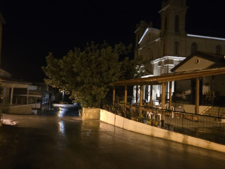 Πρωτοβρόχια και στον Κορμακίτη